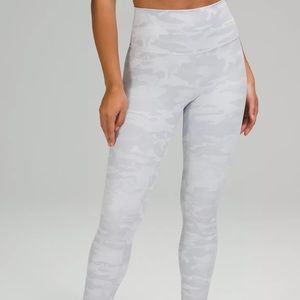 Wunder Under High-Rise Ribbed Fabric 28" 
Luxtreme - Sz 4